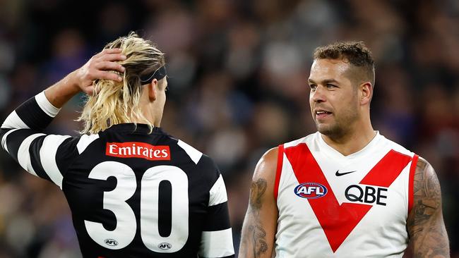 Lance Franklin and Darcy Moore have a chat.