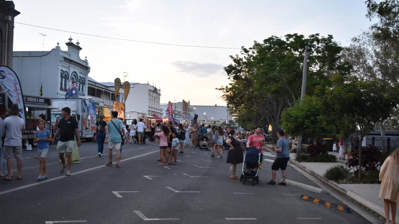 Crowds at the Rockhampton River Festival 2021.