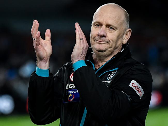 The players are right behind Ken Hinkley. Picture: Getty Images