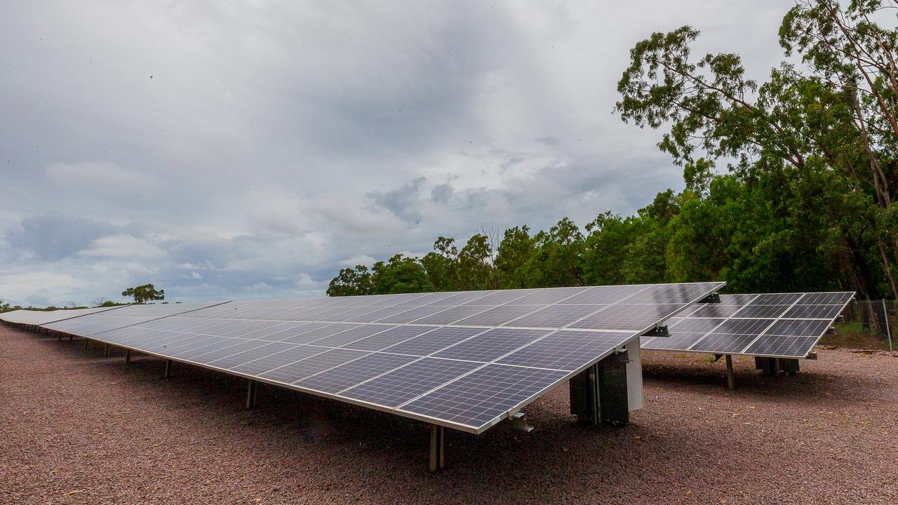 Assistant Defence Minister Matt Thistlethwaite opens solar farm at RAAF ...