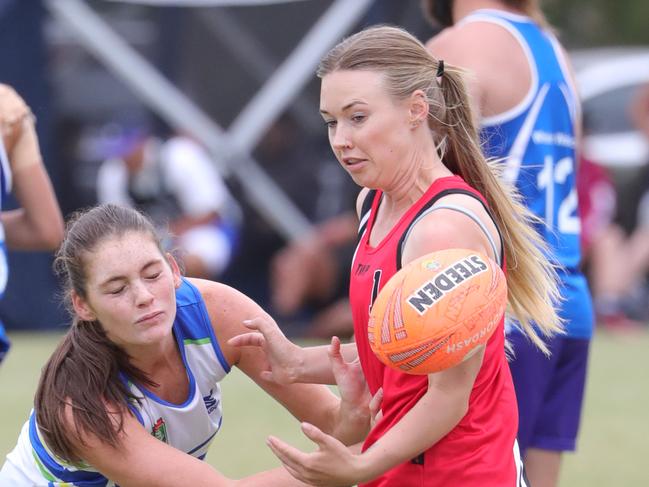 Battle for the loose ball.Picture: Mark Wilson