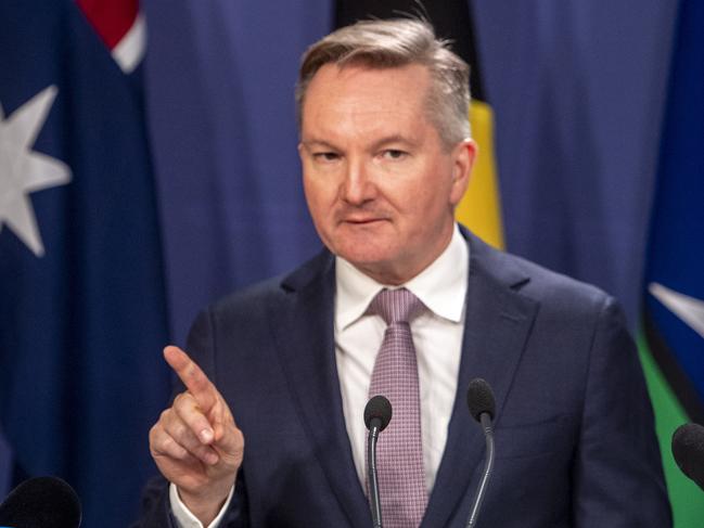 SYDNEY, AUSTRALIA. NewsWire Photos.December 13, 2024.Australian Federal Minister for Climate Change and Energy Chris Bowen holds a press conference in Sydney. Picture: NewsWire / Jeremy Piper