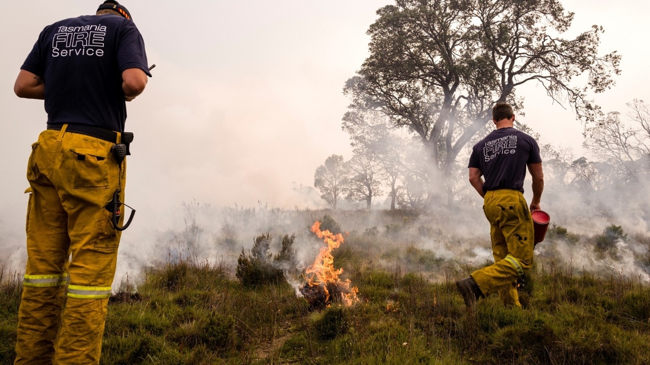 Tas firefighters take advantage of cooler conditions