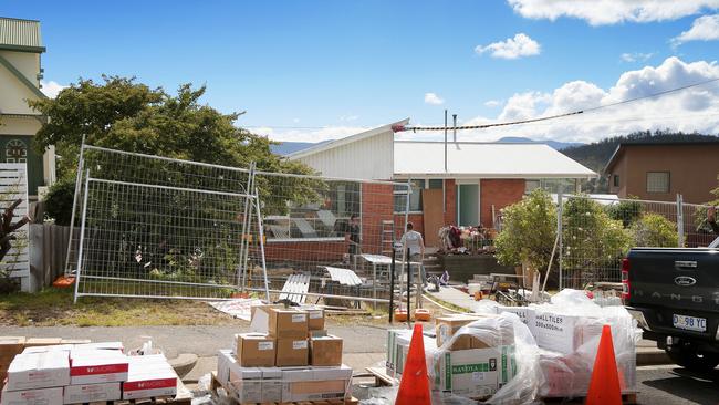 Channel 7 home renovation show taking place in Greenacres Road, Geilston Bay.