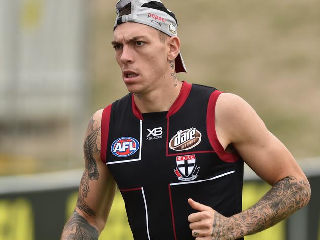 Matty Parker of the Saints is seen in action during the teams training session at RSEA Park, Melbourne, Tuesday, April 23, 2019. The Saints will take on the Adelaide Crows at Marvel stadium this Saturday in round six. (AAP Image/James Ross) NO ARCHIVING