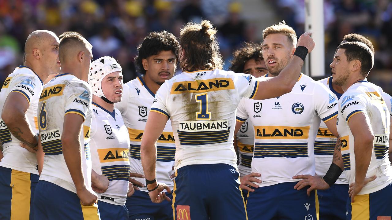 Team captain Clinton Gutherson speaks to his players (Photo by Albert Perez/Getty Images)