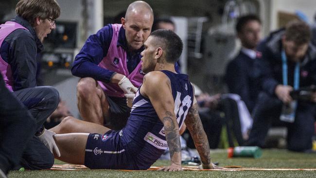 Fremantle’s Michael Walters has suffered a knee injury.