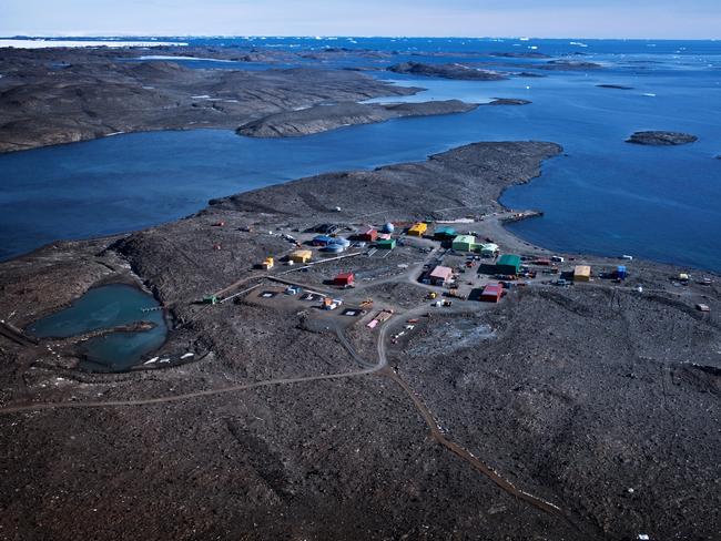 Controversial Antarctic runway plan canned