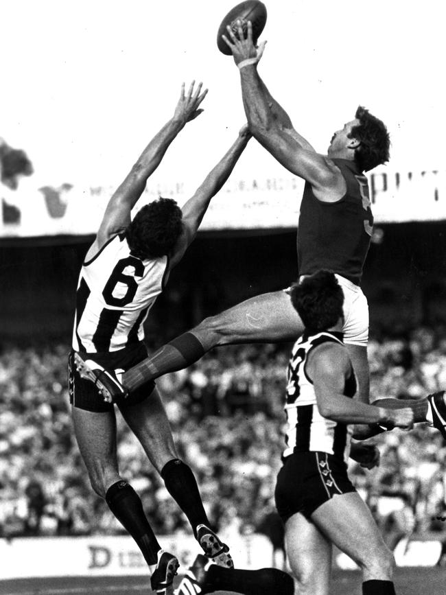 Quinlan marks over Pies Peter McCormack and Michael Taylor in 1984.