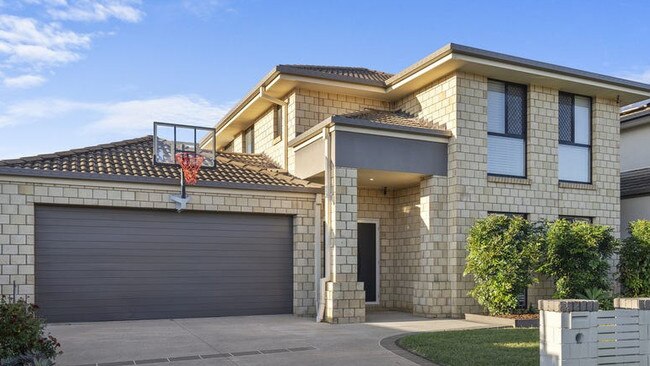 4 Cedar Street, North Lakes goes to auction at 10am