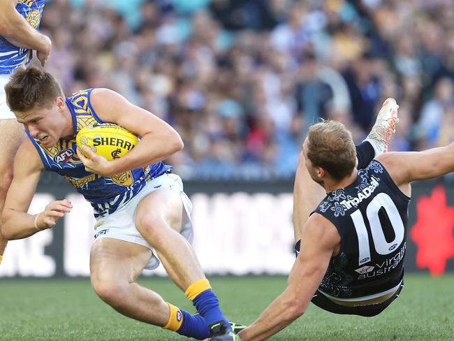 Harry McKay (R) hit the turf awkwardly in the first term and was subbed out. (Photo by Mark Kolbe/Getty Images)