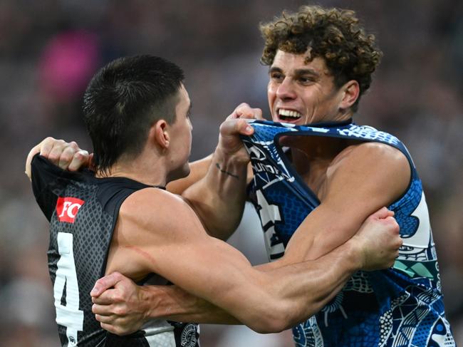 MELBOURNE, AUSTRALIA - MAY 21: Brayden Maynard of the Magpies and Charlie Curnow of the Blues wrestle during the round 10 AFL match between Carlton Blues and Collingwood Magpies at Melbourne Cricket Ground, on May 21, 2023, in Melbourne, Australia. (Photo by Quinn Rooney/Getty Images)