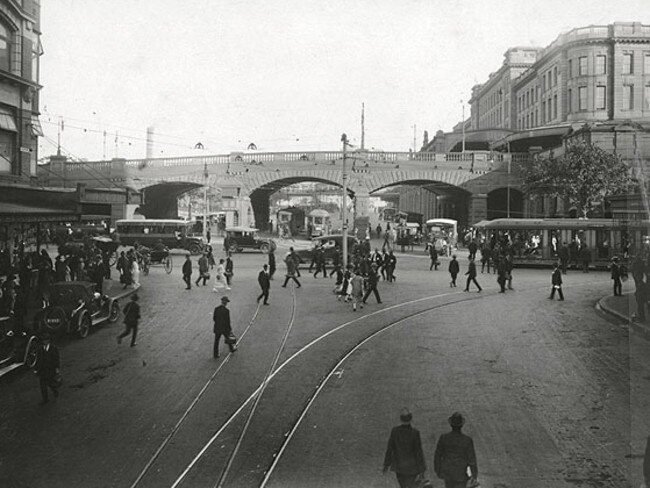 1925 Rawson Place looking towards Eddy Ave.