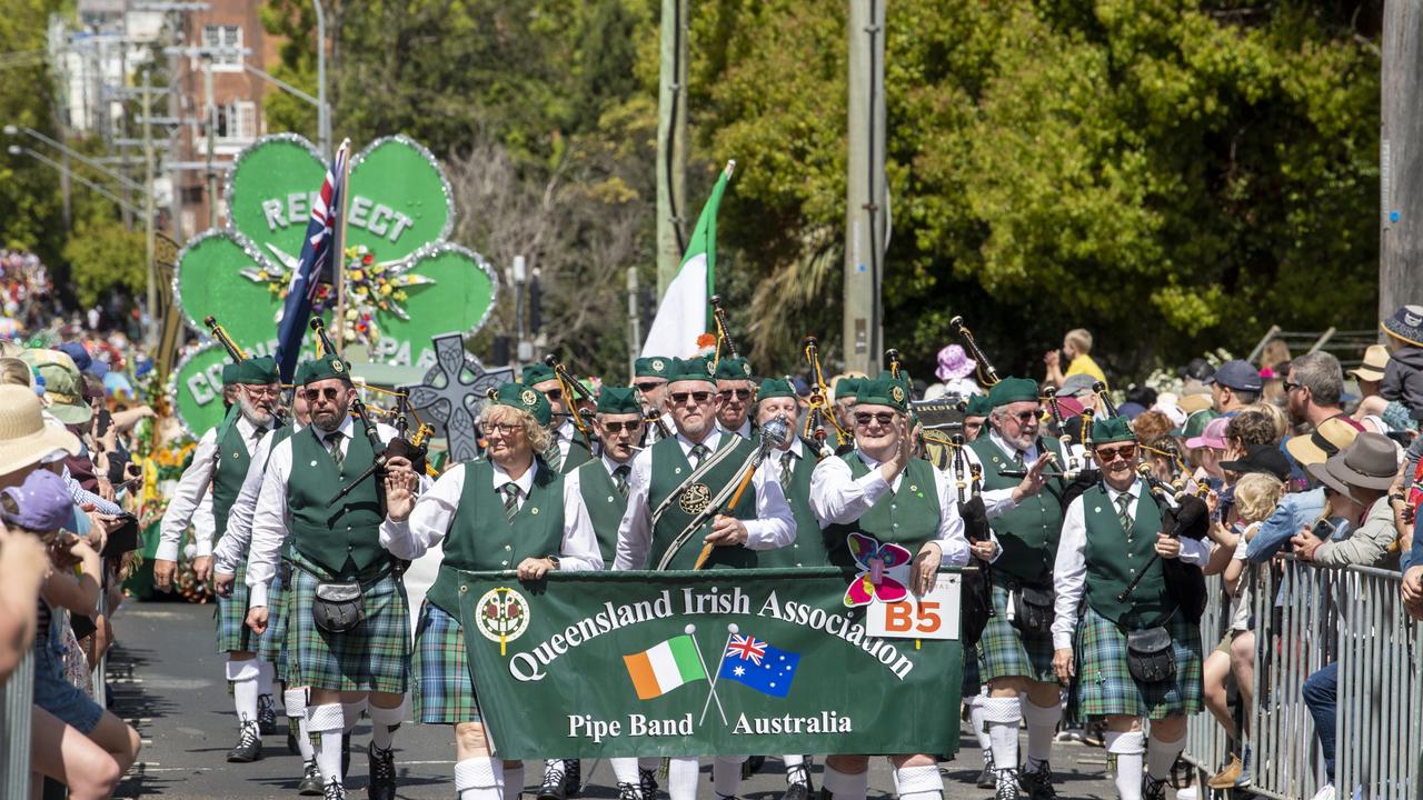 Queensland Irish Association pipe band in the Grand Central Floral Parade. Saturday, September 17, 2022. Picture: Nev Madsen.