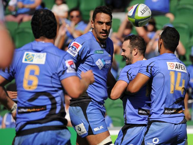 Western Force's players celebrate the team's first try during the Super Rugby match between Australia's Western Force and South Africa's Kings in Perth on April 9, 2017.  / AFP PHOTO / Greg Wood / IMAGE RESTRICTED TO EDITORIAL USE - STRICTLY NO COMMERCIAL USE