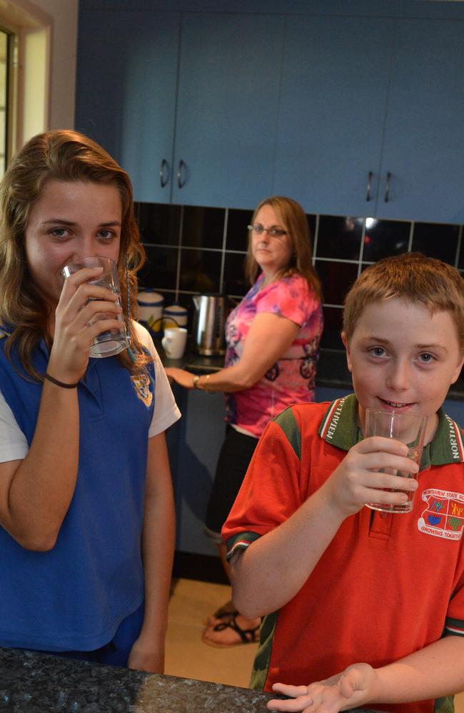 Deb Lyons with her children Kiara and Blake were happy to see fluoride back in Mackay's water supply in 2013, but that was short lived. Photo Lee Constable/Daily Mercury