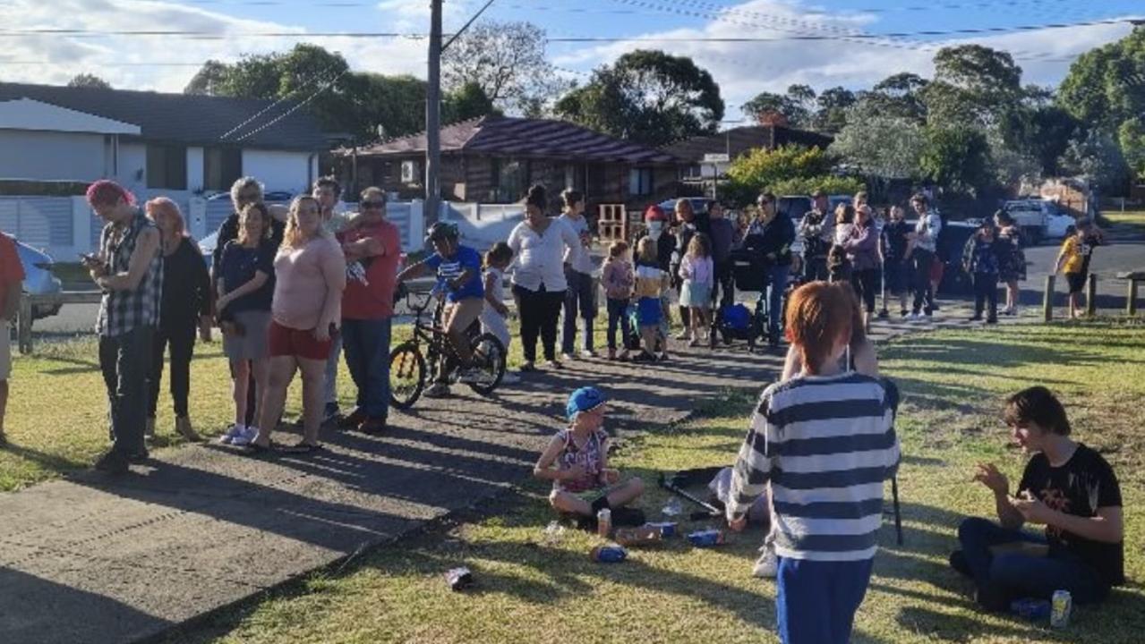 By 3.30pm the line had grown to more than 30 people, with families coming in from the after school pick up.