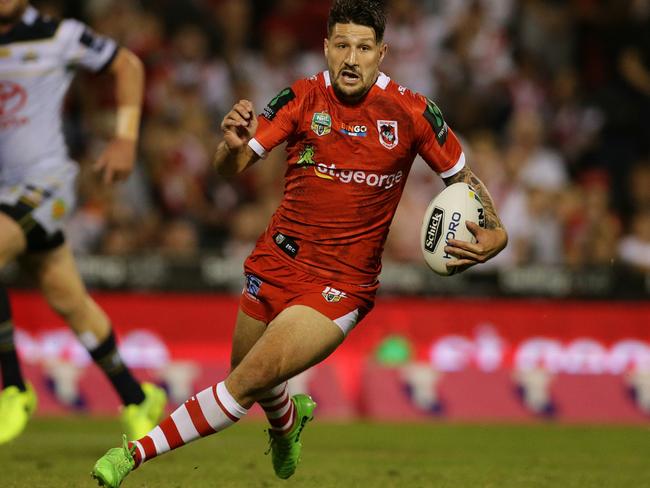 Gareth Widdop in full flight.