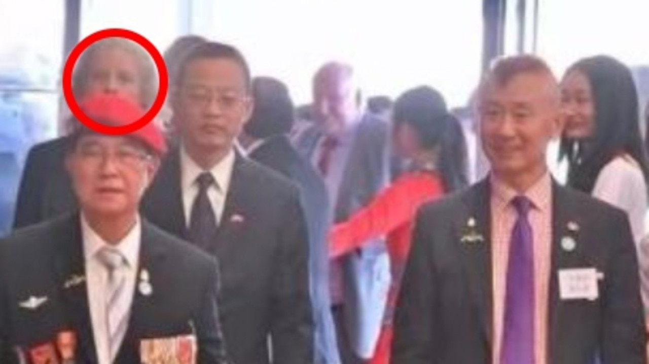 Labor minister and Hubei chief in photos