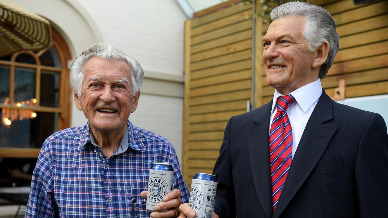 Bob Hawke poses for a photograph with a wax figure of himself on his 88th birthday in 2017. Picture: AAP Image/Dan Himbrechts