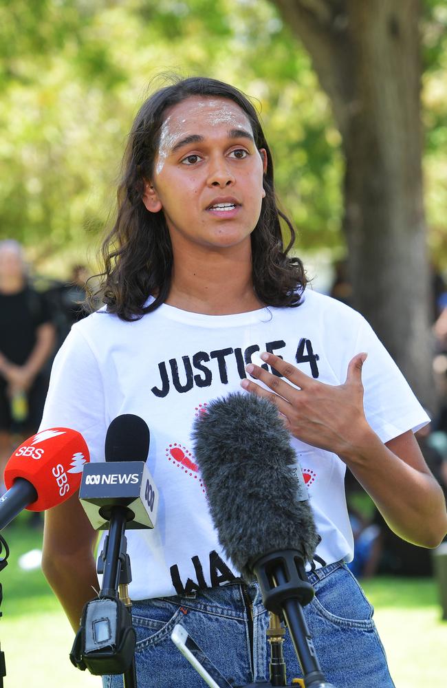 Samara Fernandez-Brown is a proud Warlpiri woman and fierce advocate for her community in Yuendumu. (AAP Image/Chloe Erlich)