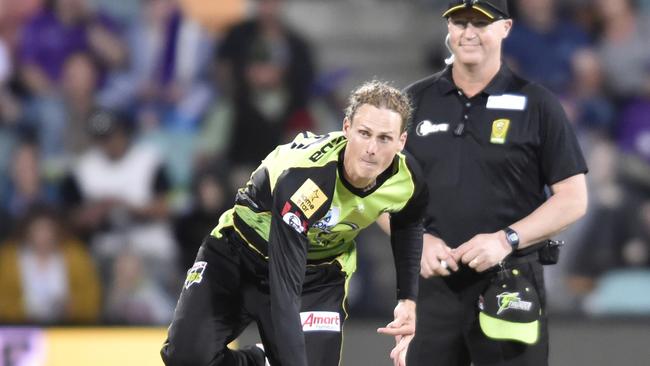 Jono Cook bowling during the Big Bash League match against the Hobart Hurricanes.