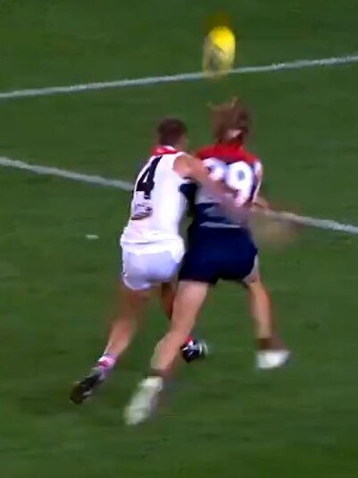 The incident that left Jarryn Geary with a horror quad injury.