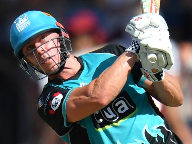 Chris Lynn of the Heat hits six runs during the Big Bash League (BBL) match between the Brisbane Heat and the Sydney Sixers at Metricon Stadium on the Gold Coast, Tuesday, January 1, 2019. (AAP Image/Darren England) NO ARCHIVING, EDITORIAL USE ONLY, IMAGES TO BE USED FOR NEWS REPORTING PURPOSES ONLY, NO COMMERCIAL USE WHATSOEVER, NO USE IN BOOKS WITHOUT PRIOR WRITTEN CONSENT FROM AAP