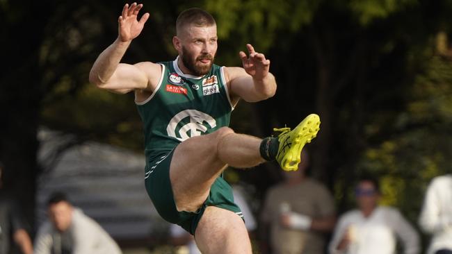 Zak McCubbin booted three goals for Greensborough. Picture: Valeriu Campan