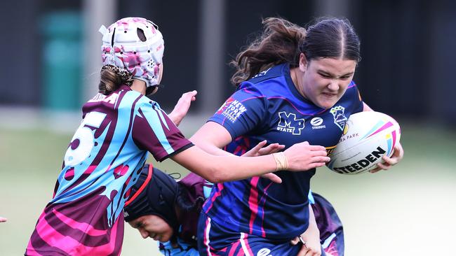 Mabel Park SHS’s Tupoutua King on the charge. Picture Glenn Hampson