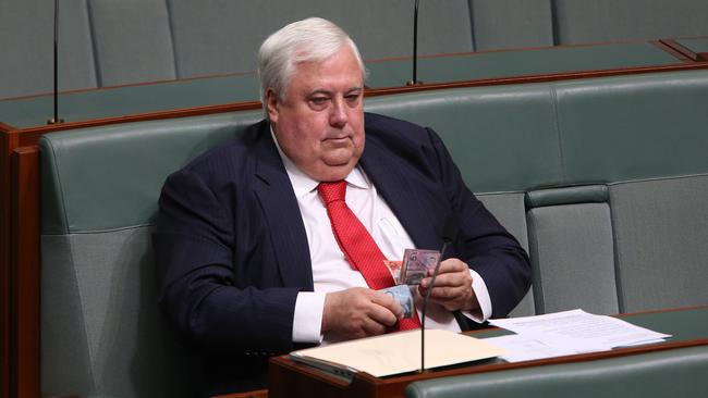 JOB ID : PD595938 Tight times for Clive Palmer as he counts a few dollars during Question Time in the House of Representatives in Parliament House Canberra. Photo by Gary Ramage