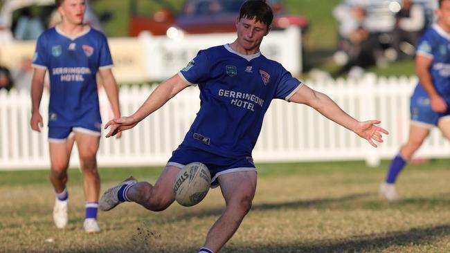 Taj Ford kicks the ball. Picture: Steve Montgomery/Ourfootyteam