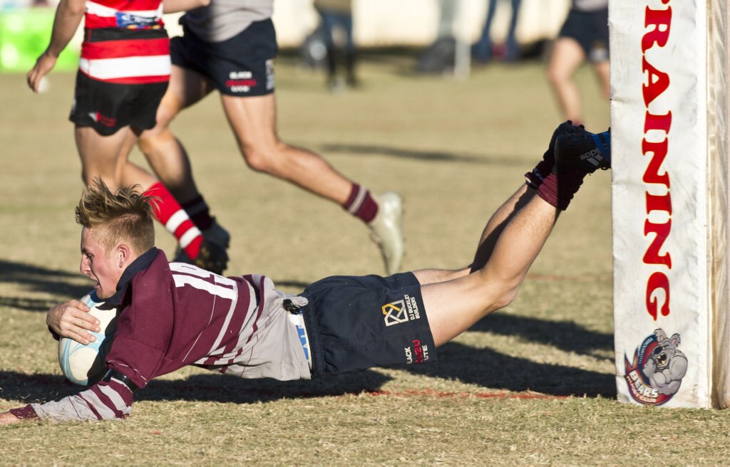 Declan Wheeler scores a try for Bears. Picture: Nev Madsen