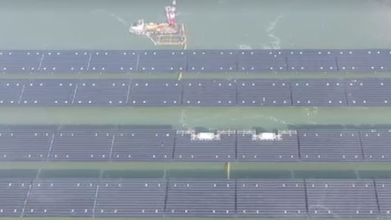 The initial power units of China's first 1-gigawatt offshore photovoltaic project have been connected to the State Grid. Picture: China News Service