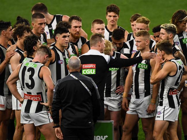 PERTH, AUSTRALIA - OCTOBER 03: Nathan Buckley, Senior Coach of the Magpies addresses his players at three quarter time during the 2020 AFL First Elimination Final match between the West Coast Eagles and the Collingwood Magpies at Optus Stadium on October 03, 2020 in Perth, Australia. (Photo by Daniel Carson/AFL Photos via Getty Images)
