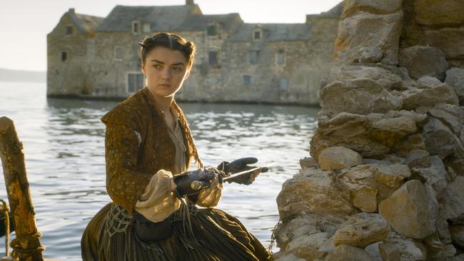 Maisie Williams is used to killing people as Arya Stark but her cryptic tweets slayed GoT fans.