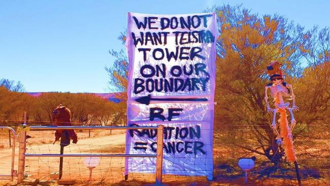 A proposed Telstra mobile tower flagged for Ilparpa, Alice Springs, is being protested by two residents who live nearby the site