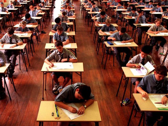 PIRATE: Ashfield Boys High school students sitting for the ELLA literacy test, 01/03/99. NSW / Education / Exam Generic