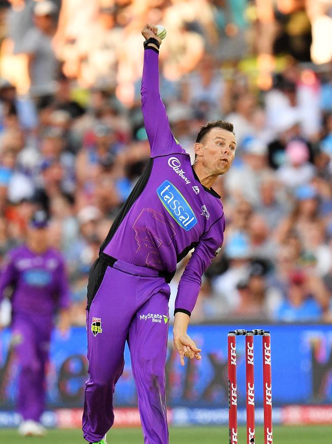 Johan Botha bowls during the Big Bash League match between the Adelaide Strikers and the Hobart Hurricanes at Adelaide Oval on January 21. (Photo by Daniel Kalisz/Getty Images)