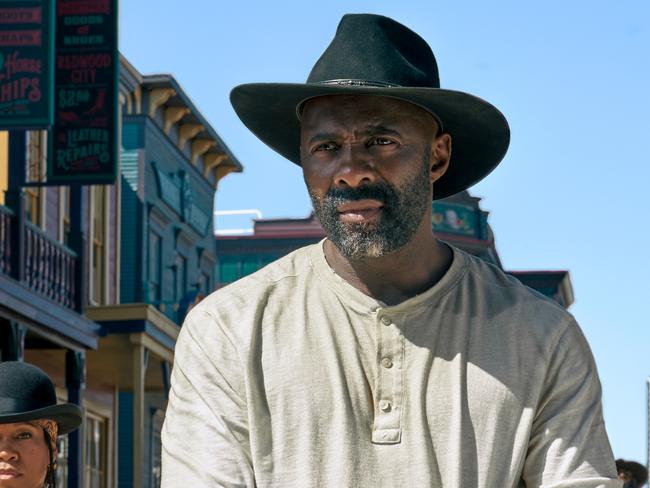 THE HARDER THEY FALL (L to R): REGINA KING as TRUDY SMITH, IDRIS ELBA as RUFUS BUCK, LAKEITH STANFIELD as CHEROKEE BILL. CR: DAVID LEE/NETFLIX†© 2021