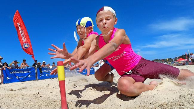 Freshwater nipper Harvey Granville (R) wins gold against North Cronulla’s Andy Greenwood (L) during the final of the under-10 Male Flags event at the NSW Surf Life Saving Championships at Blacksmiths Beach on Friday, 28 February, 2020. Picture: Troy Snook