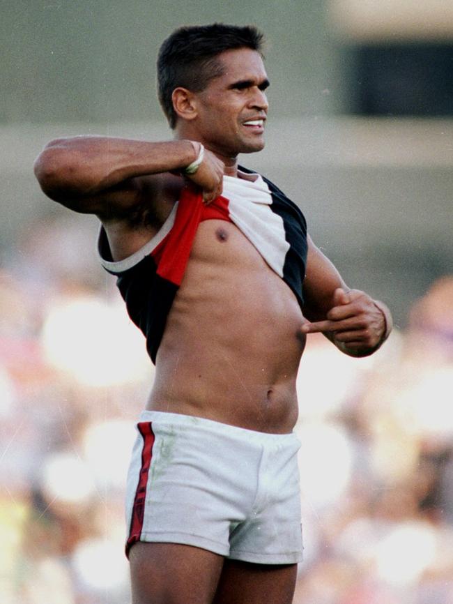 Nicky Winmar lifts his jumper and points to the colour of his skin. Picture: John Feder