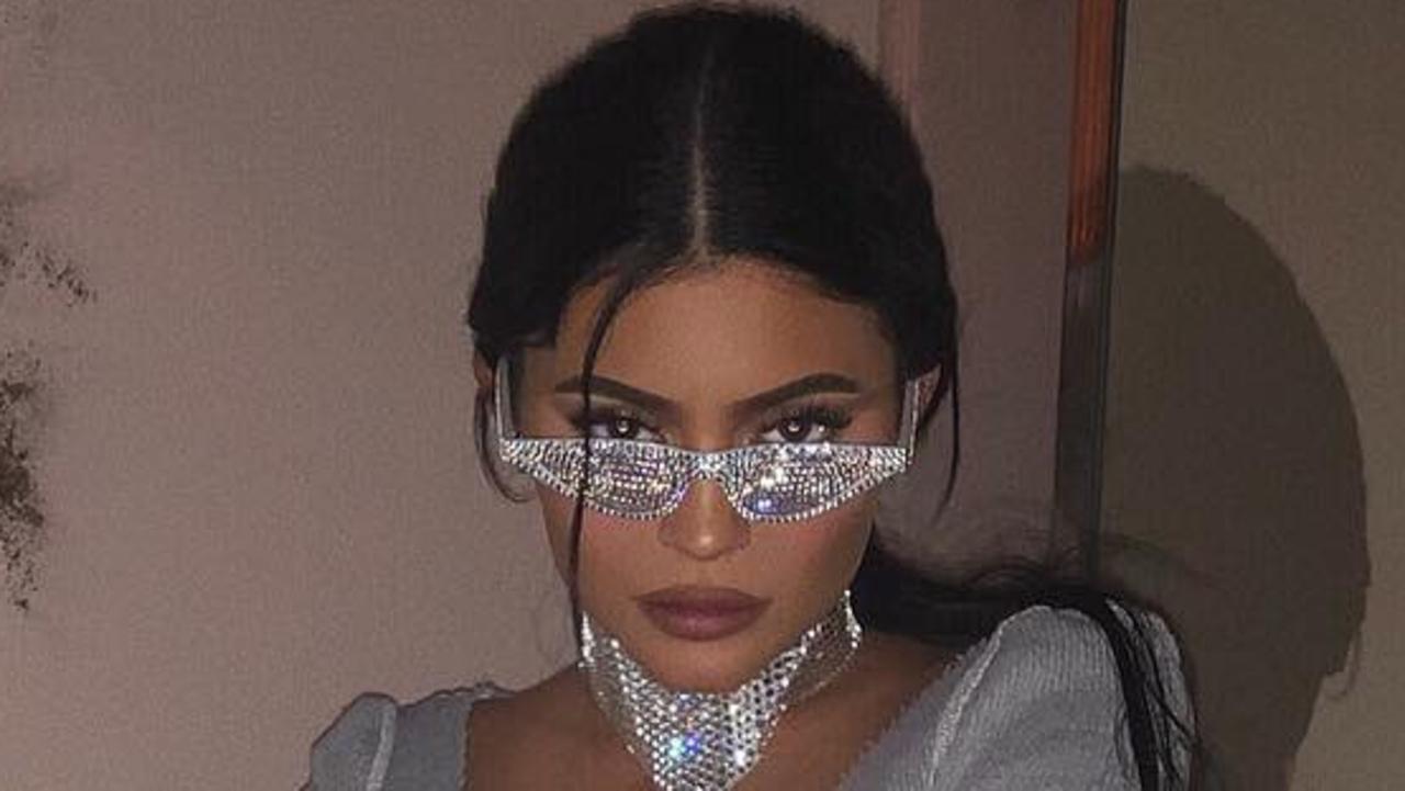 Kylie Jenner confuses fans with wall optical illusion in Instagram ...