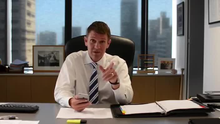 Mike Baird reads mean tweets