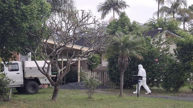 Police investigating at a Kurrajong St property. Picture: Toni Moon/NewsLocal