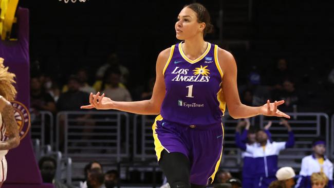 LOS ANGELES, CALIFORNIA - JULY 12: Liz Cambage #1 of the Los Angeles Sparks gestures during the second half against the Washington Mystics at Crypto.com Arena on July 12, 2022 in Los Angeles, California. NOTE TO USER: User expressly acknowledges and agrees that, by downloading and or using this photograph, User is consenting to the terms and conditions of the Getty Images License Agreement.   Katharine Lotze/Getty Images/AFP == FOR NEWSPAPERS, INTERNET, TELCOS & TELEVISION USE ONLY ==