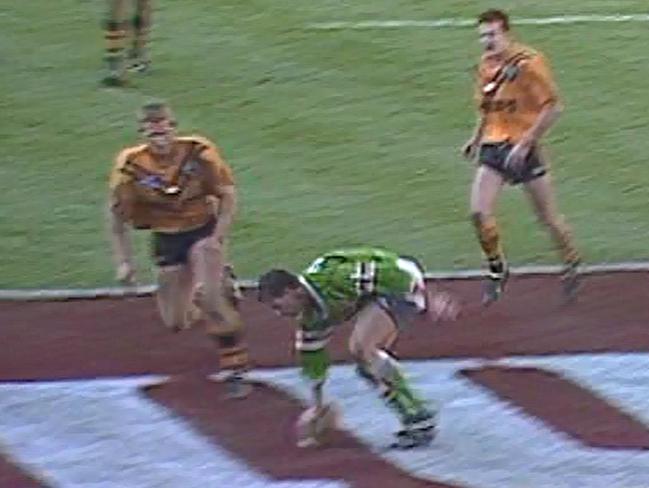 Gary Belcher scores a try for Canberra after the Bruce McGuire penalty controversy. When Mal Meninga converted the score was 12-8.
