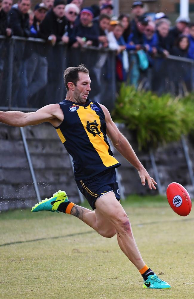 A big crowd watches Travis Cloke thump Hurstbridge forward.