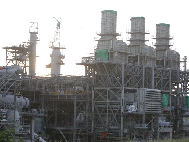 PM Julia Gillard visits the PNG LNG Processing Plant in Port Moresby, Papua New Guinea.