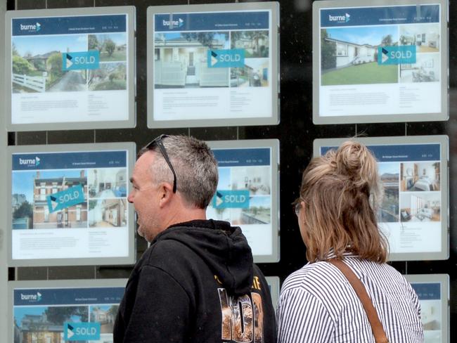 MELBOURNE, AUSTRALIA - NewsWire Photos OCTOBER 27, 2022: Generic image of real estate agent window in Melbourne. Picture: NCA NewsWire / Andrew Henshaw